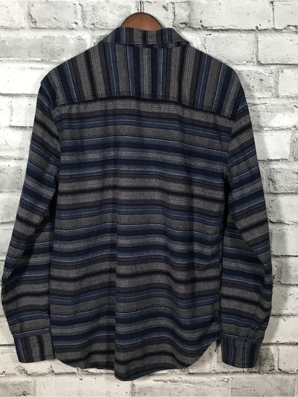 Aeropostale Men’s Navy and Gray Horizontal Stripe Button-Down Shirt - Picture 2 of 4